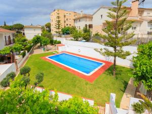 Bazén v ubytovaní Holiday Home Katy by Interhome alebo v jeho blízkosti