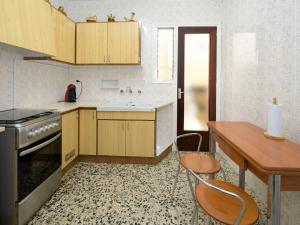 Kuchyňa alebo kuchynka v ubytovaní Apartment Costa Playa by Interhome