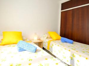 Posteľ alebo postele v izbe v ubytovaní Apartment Costa Playa by Interhome