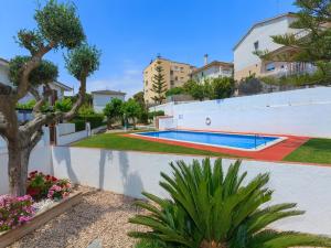 Bazén v ubytovaní Holiday Home Katy by Interhome alebo v jeho blízkosti