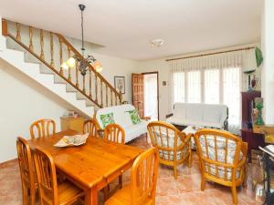 Posedenie v ubytovaní Holiday Home Katy by Interhome