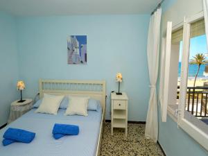 Posteľ alebo postele v izbe v ubytovaní Apartment Costa Playa by Interhome