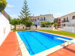 Bazén v ubytovaní Holiday Home Katy by Interhome alebo v jeho blízkosti