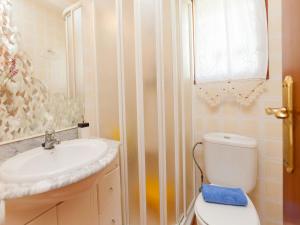 Kúpeľňa v ubytovaní Holiday Home Katy by Interhome