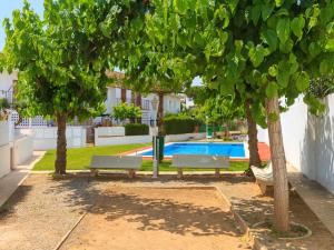 Bazén v ubytovaní Holiday Home Katy by Interhome alebo v jeho blízkosti