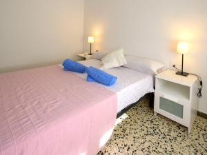 Posteľ alebo postele v izbe v ubytovaní Apartment Costa Playa by Interhome