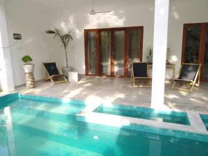 Piscina di FIVE o nelle vicinanze