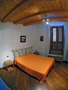 Un pat sau paturi într-o cameră la CASA BRICIOLE 1 e 2