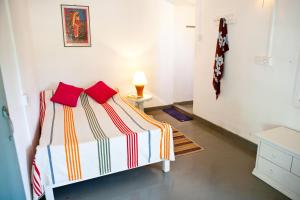 Ein Bett oder Betten in einem Zimmer der Unterkunft Talalla Bay Beach House