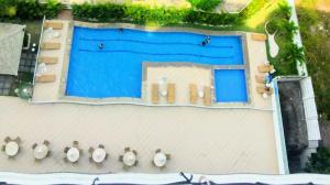 Výhľad na bazén v ubytovaní Apartamento mobiliado - Salvador alebo v jeho blízkosti