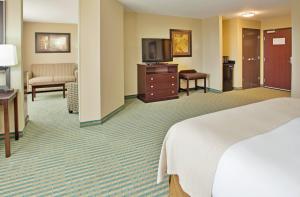 Postel nebo postele na pokoji v ubytování Holiday Inn Columbia East by IHG