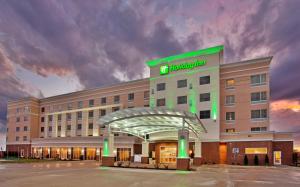 a hotel building with a sign that reads holiday inn at Holiday Inn Columbia East, an IHG Hotel in Columbia