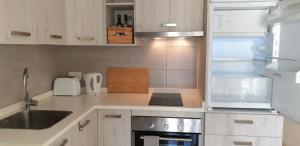 A kitchen or kitchenette at R1103ERI by euroresort