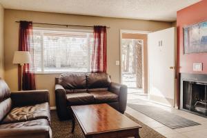 a living room with a couch and a table at Vintage Lakeside Inn in Big Bear Lake
