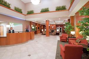 Лобби или стойка регистрации в Holiday Inn Casper East-Medical Center by IHG +40 фотографий