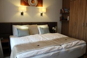
A bed or beds in a room at Mokka House
