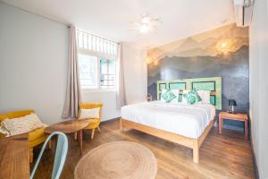 a bedroom with a bed and a table and a couch at Klika Bocas del Toro in Bocas Town +51 photos