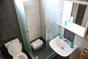 Kúpeľňa v ubytovaní Green Apartment in Leptokaria