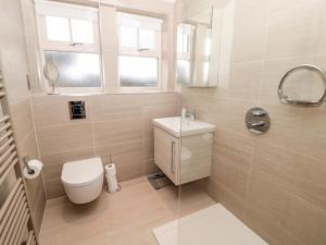 Vannituba majutusasutuses Brindles Cottage +14 fotot