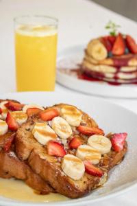 a plate of french toast with strawberries and bananas at Il Buongustaio in San Salvador