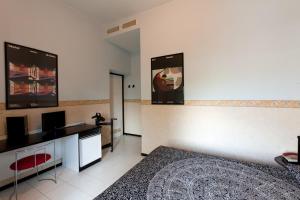 Postel nebo postele na pokoji v ubytování Hotel Letizia