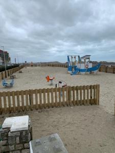 Zona de joacă pentru copii de la APPARTEMENT FACE A LA MER 6 PERSONNES