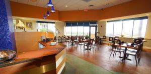 A restaurant or other place to eat at Holiday Inn Corpus Christi Downtown Marina, an IHG Hotel