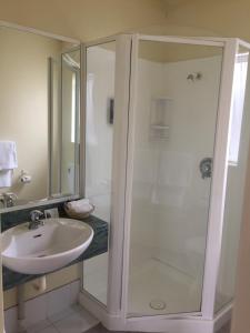 Koupelna v ubytování Bentons Motel