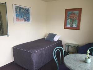 Postel nebo postele na pokoji v ubytování Bentons Motel