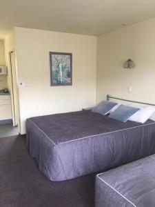 Postel nebo postele na pokoji v ubytování Bentons Motel