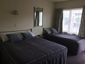 Postel nebo postele na pokoji v ubytování Bentons Motel