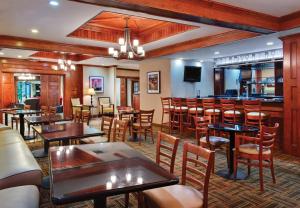 Εστιατόριο ή άλλο μέρος για φαγητό στο Holiday Inn Dallas Market Center, an IHG Hotel