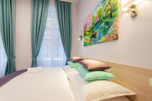 Posteľ alebo postele v izbe v ubytovaní Global Suites Budapest