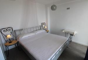 Ein Bett oder Betten in einem Zimmer der Unterkunft Hostal Fornet Altea