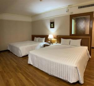 Tapeng Bay Holiday Hotel tesisinde bir odada yatak veya yataklar