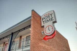 Post Time Inn的证书、奖牌、标识或其他文件