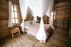 Ein Bett oder Betten in einem Zimmer der Unterkunft Bamboo Bungalows