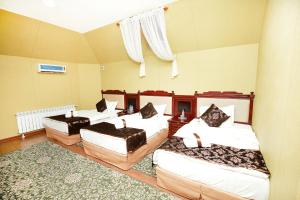 Кровать или кровати в номере Khujand Deluxe Hotel