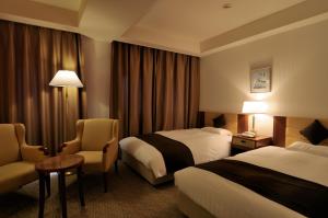 Tempat tidur dalam kamar di Hotel Grand Terrace Toyama