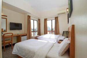 Postel nebo postele na pokoji v ubytování Kepong Hotel