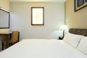 Postel nebo postele na pokoji v ubytování Kepong Hotel