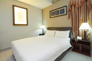 Postel nebo postele na pokoji v ubytování Kepong Hotel