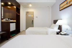 Postel nebo postele na pokoji v ubytování Kepong Hotel