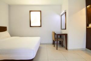 Postel nebo postele na pokoji v ubytování Kepong Hotel
