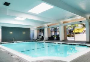 a large swimming pool in a hotel room at Holiday Inn Dublin - Pleasanton by IHG in Dublin
