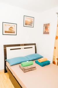 เตียงในห้องที่ Perfect staycation for families, friends, business travelers and tourist