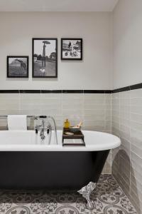 Koupelna v ubytování Hotel Indigo - Chester by IHG + 37 fotografií