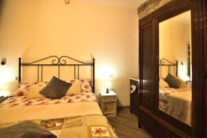 A bed or beds in a room at Il Borgo del Castello