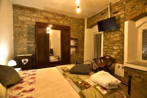 A bed or beds in a room at Il Borgo del Castello