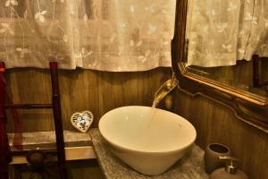 A bathroom at Il Borgo del Castello